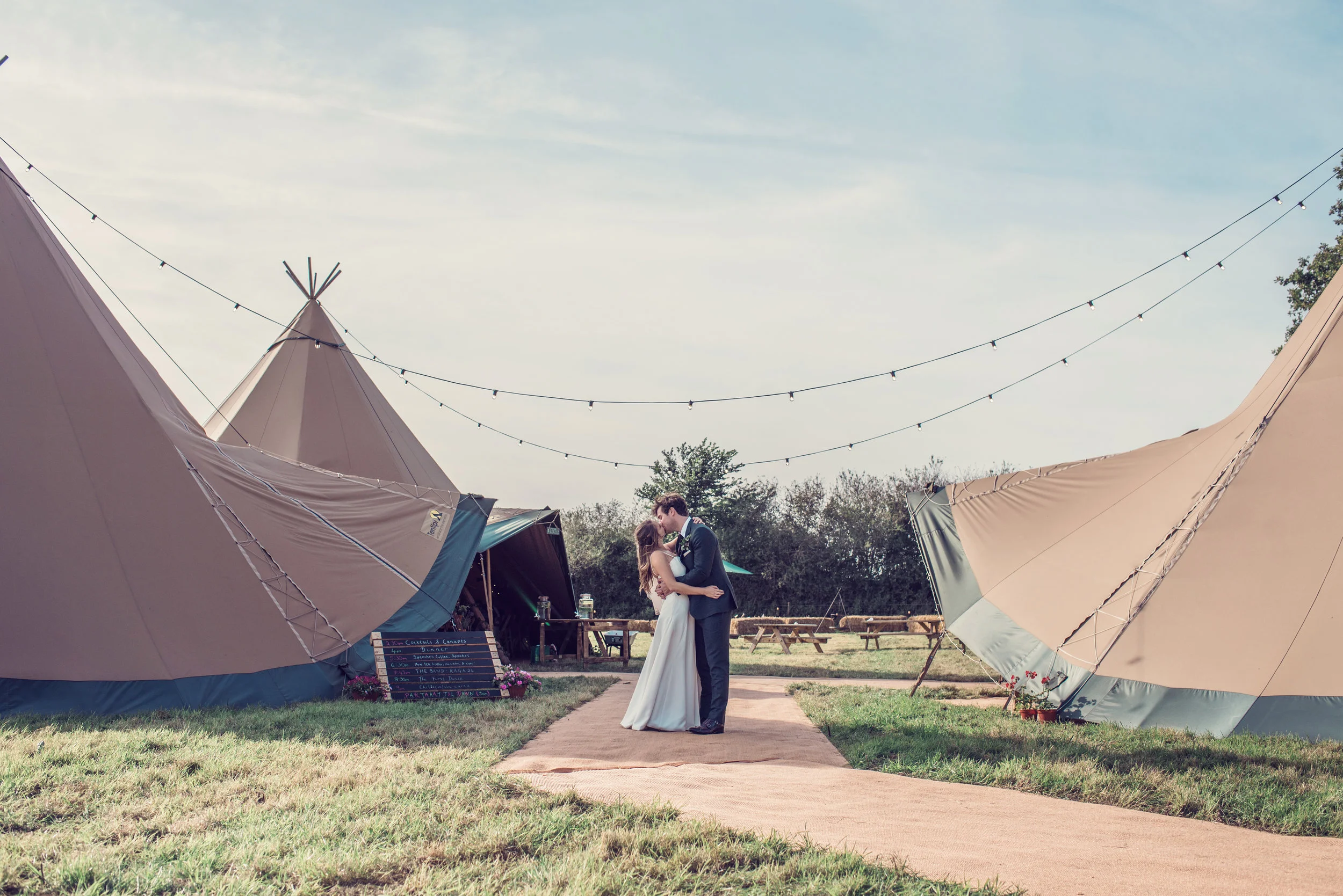 Mill Farm Glamping, Devizes, Wedding - Lizzie & Matt