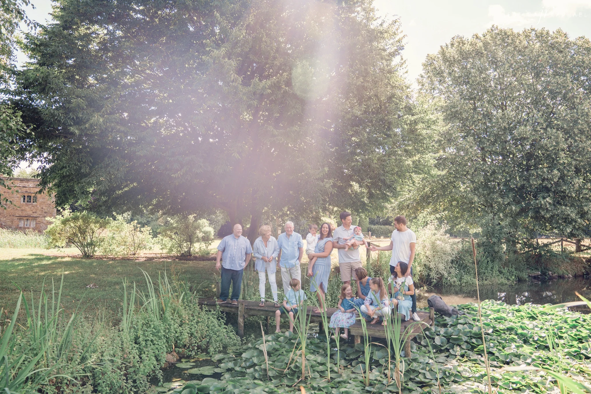 Relaxed & intimate family photography.
