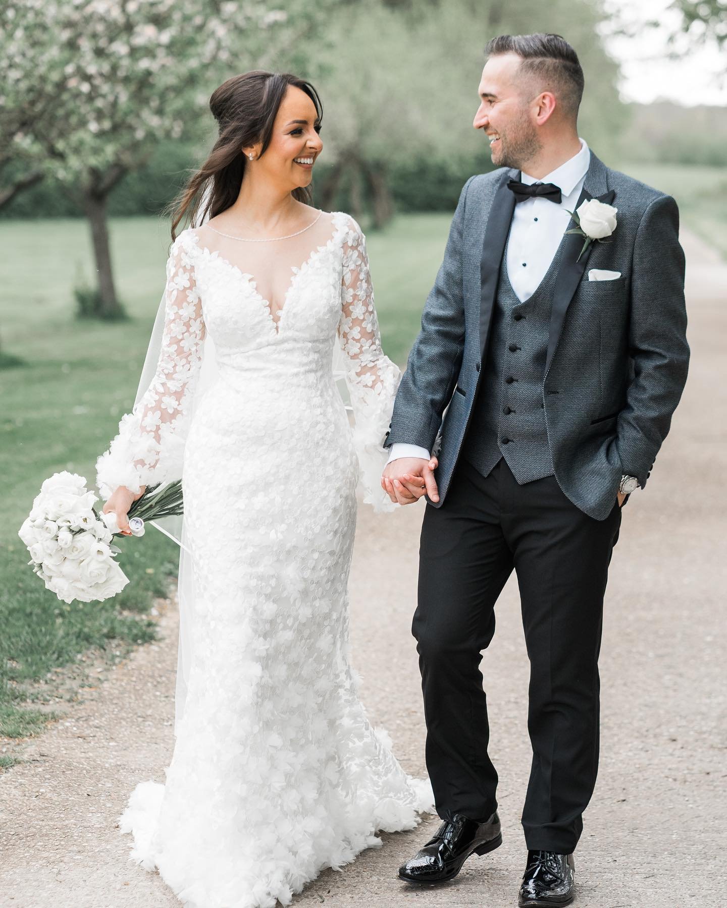 A few from yesterday, with the lovely Ria + Adam. Obsessed with the dress!

🕊️

SUPPLIERS: 
@alrewashayes 
@fraserhinchvideo 
@flowerdesignlichfield 
@minnie.bella.makeup 
@rentforyoureventderby 
@undercoverartistsuk