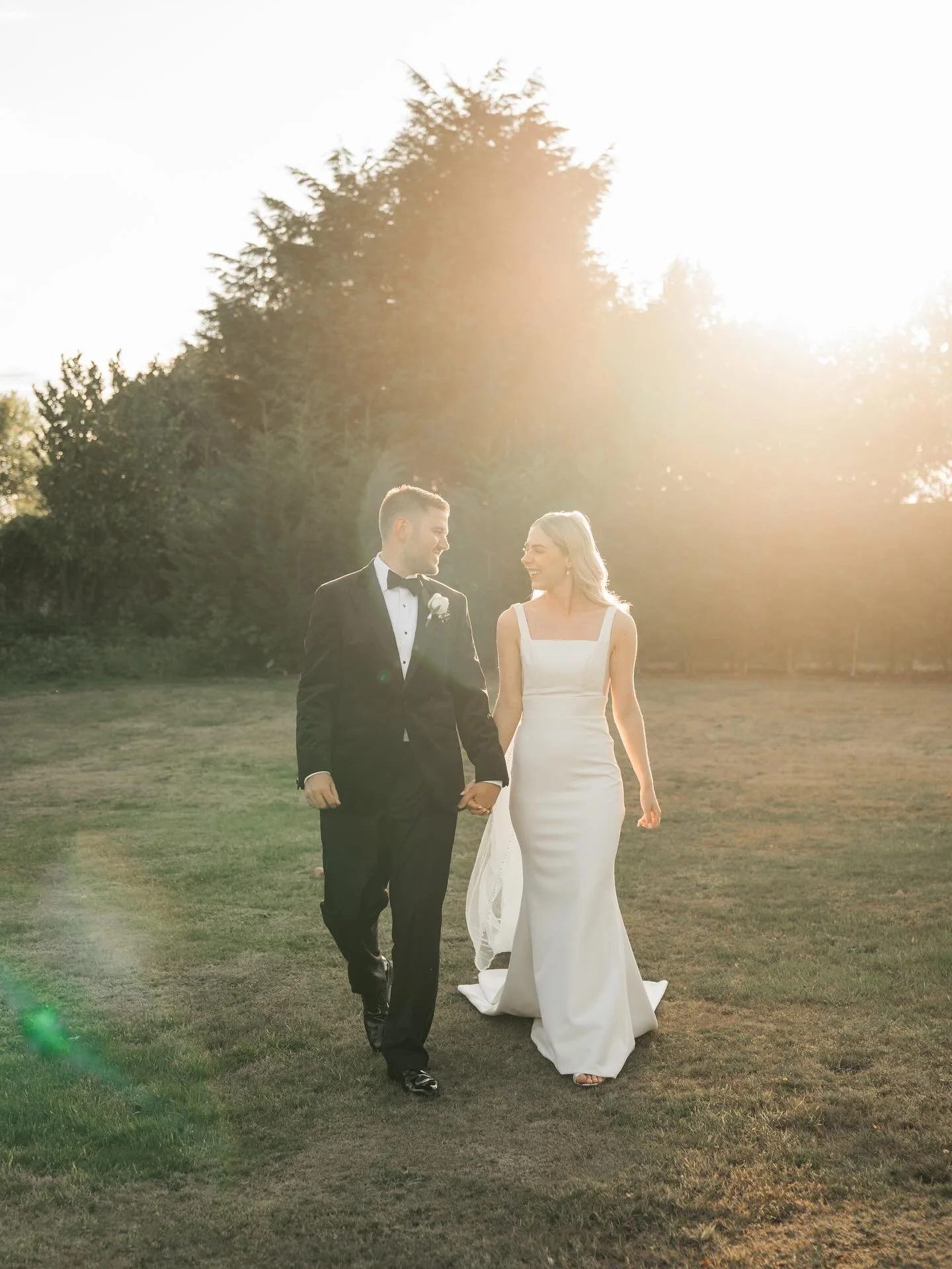 A few golden ones from Keely &amp; Adam&rsquo;s wedding in August. ✨

(Sorry I&rsquo;ve been rubbish at sharing) - but I suppose it&rsquo;s good for the winter months to slowly share some unseens 🫣😆