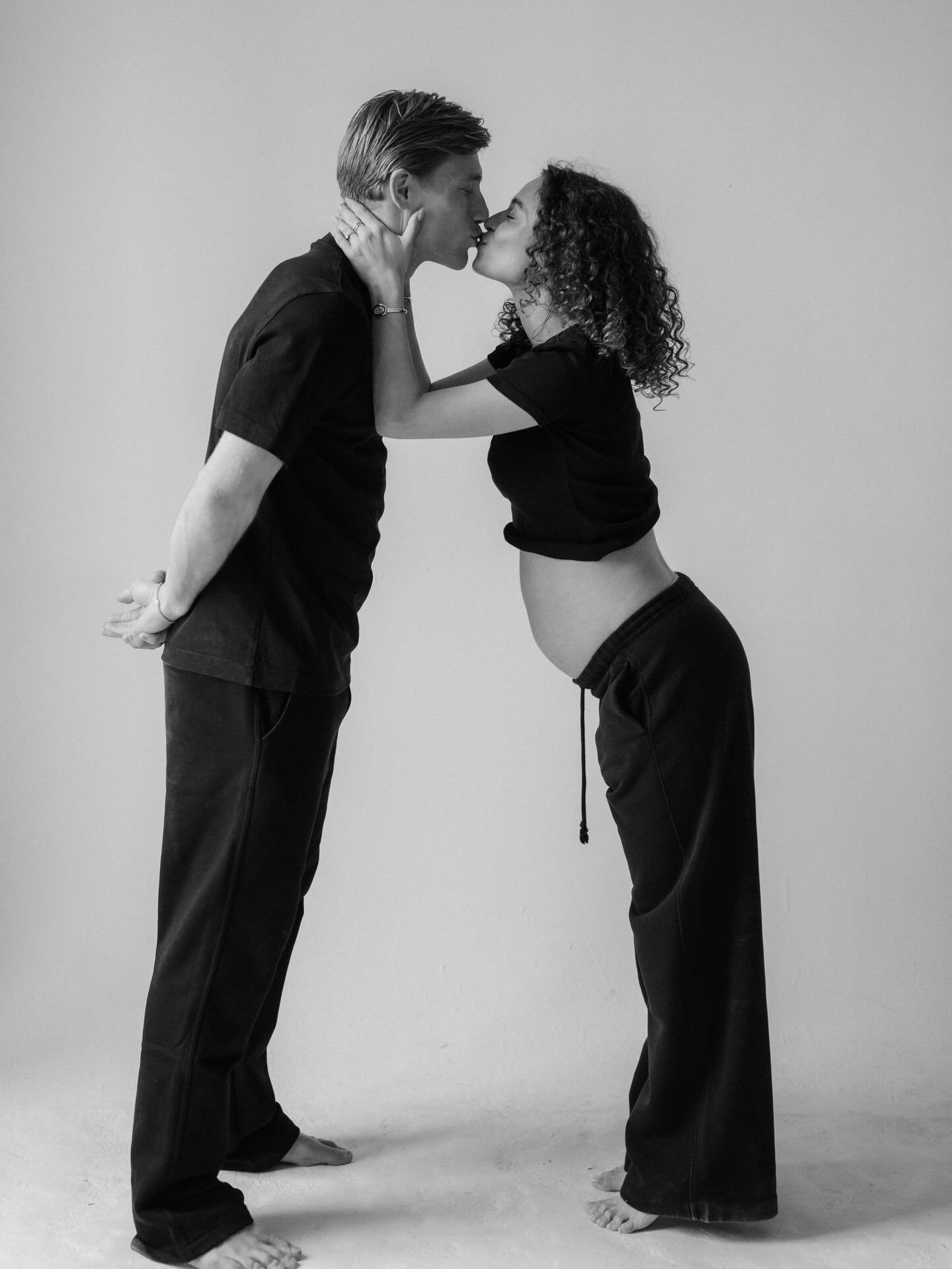 A small selection from one of my recent bump shoots. 
These shoots have a whole new feeling for me now 🥹&hellip;

Thank you to this stunning couple for asking me to capture this special time.