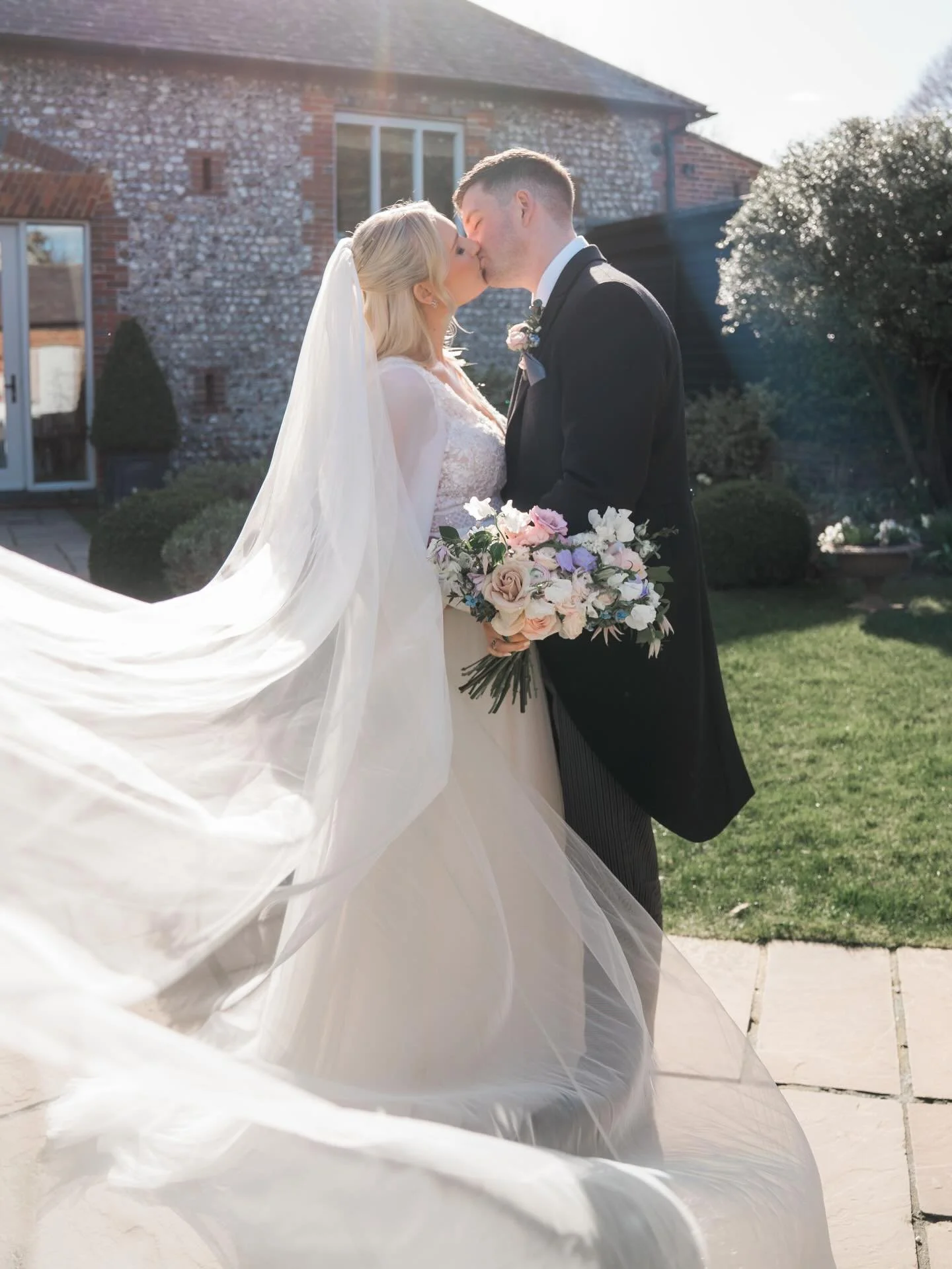 A small selection from Alexandra &amp; Sam&rsquo;s beautiful sunny wedding on Saturday! Also double congratulations to them as they are expecting their first baby in July 🥹

Thank you for choosing &amp; trusting me. 🤍

Photographer: @jessicaraphael