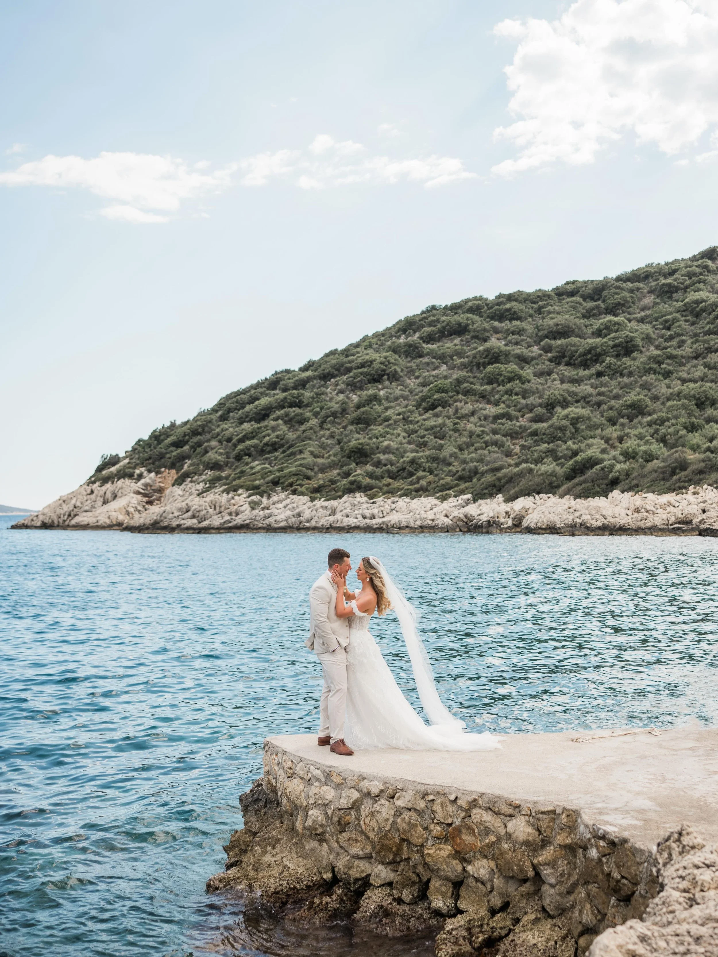 Abbi &amp; Dane in TURKEY!

Thank you to the incredible @rebeccacarpenterphotography for associate shooting this for me, &amp; for A &amp; D for being the most caring, understanding couple.

I&rsquo;ve loved editing the previews &amp; cannot wait to 