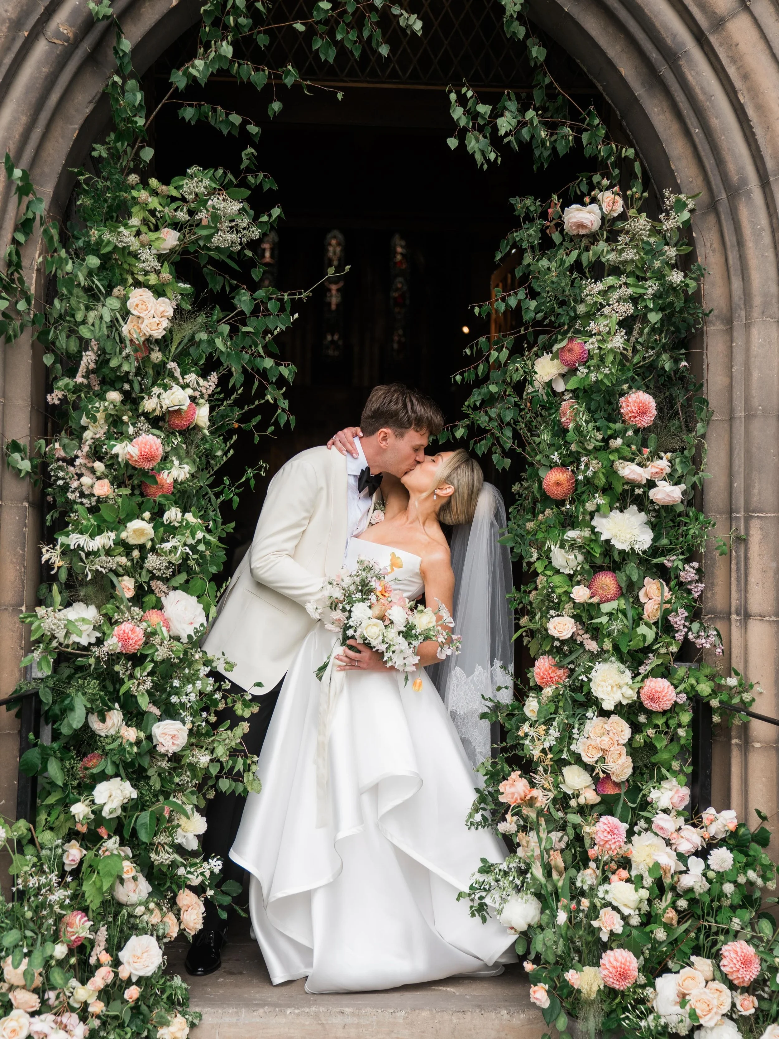 Childhood sweethearts Laura &amp; Dylan married on Saturday at Shrewsbury Abbey, followed by a reception at Laura&rsquo;s family home. Beautiful couple &amp; a beautiful day with rain &amp; shine!

Marquee &amp; Abbey @shades_canvas @nomadicwashrooms
