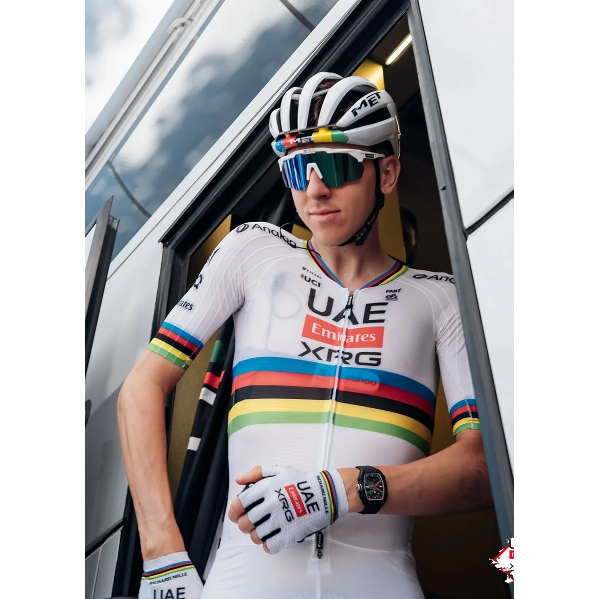 met-trenta-3k-carbon-bike-helmet---rainbow-edition-5-2110050.jpg