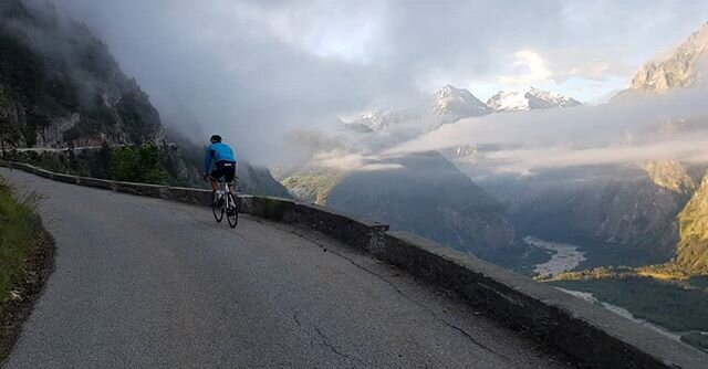 Qué mañana!!! #alpedhuez #balconsdauris #bourgdoisans #coldesarenne . Las fronteras están abiertas... ¡¡¡Salid aquí!!!