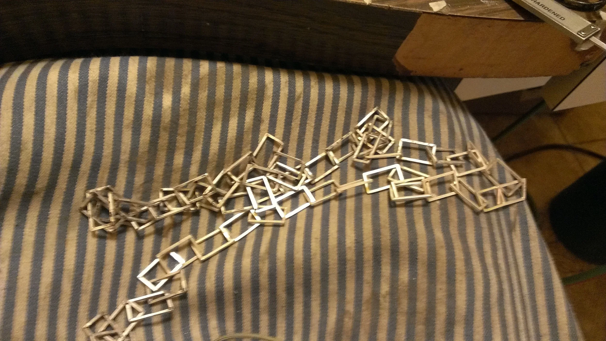 The chain, not yet closed. 