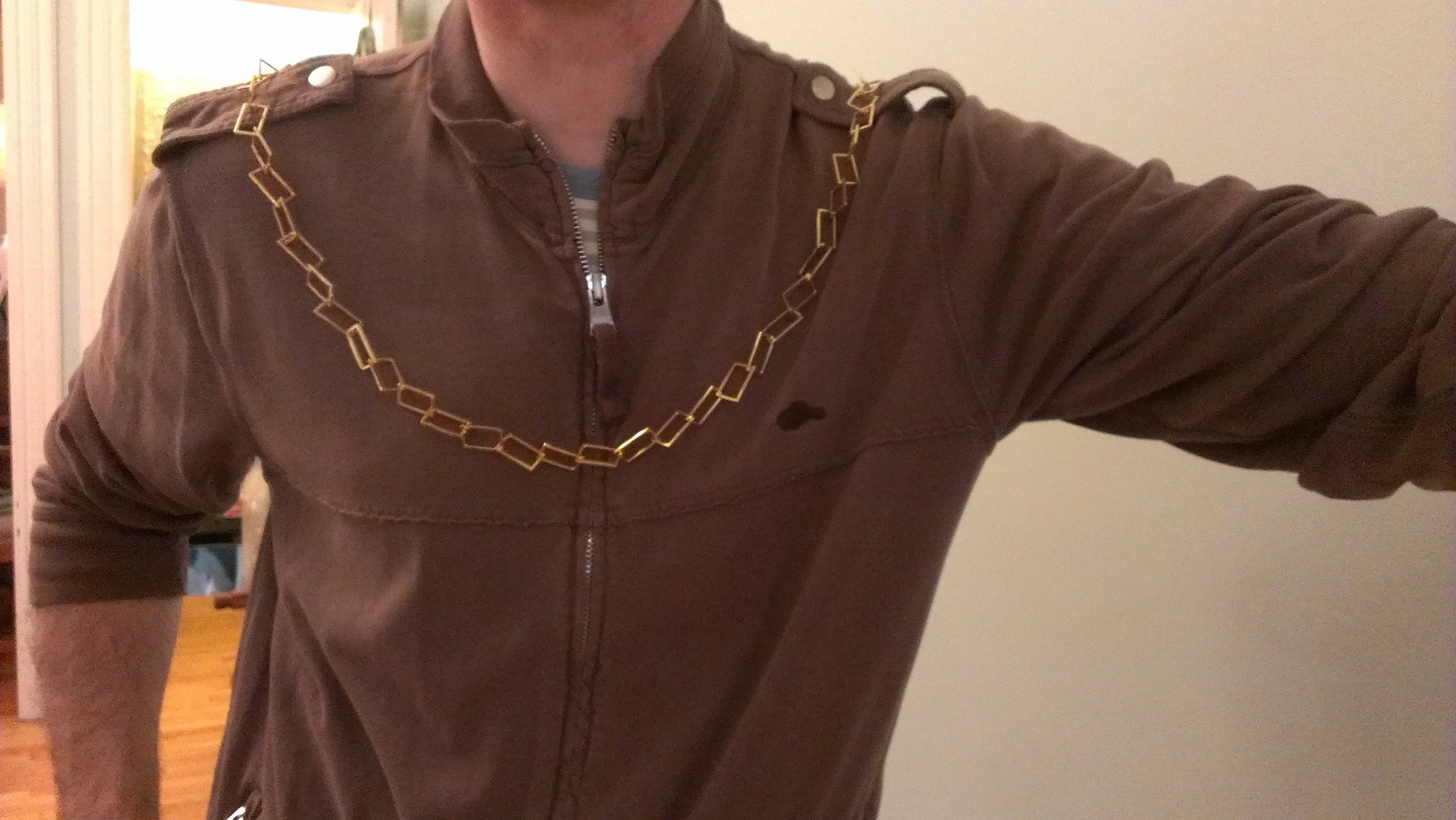 How the chain drapes 