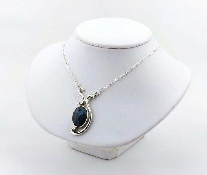 labradorite pendant.jpg