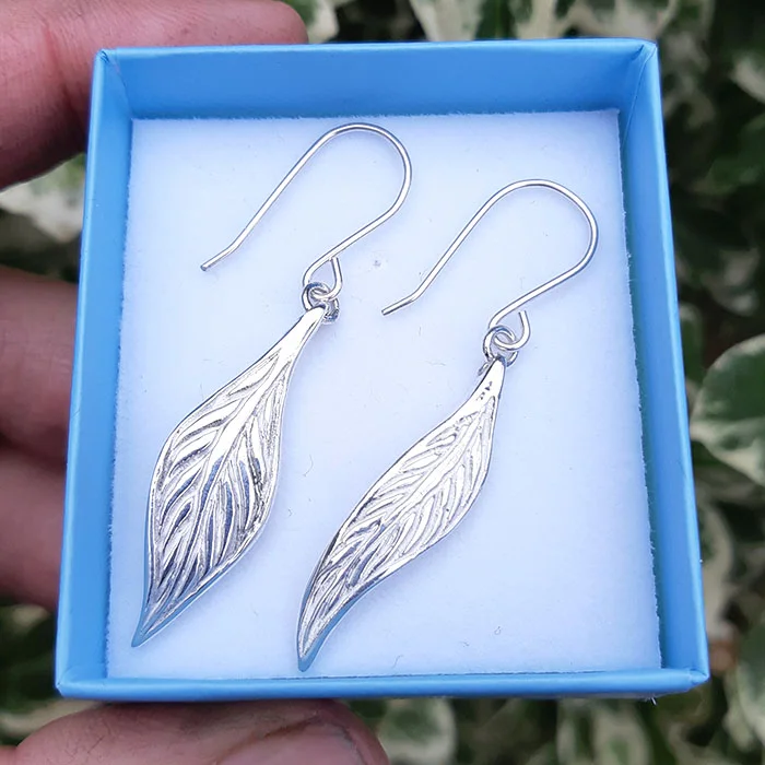 leaf earrings2.jpg