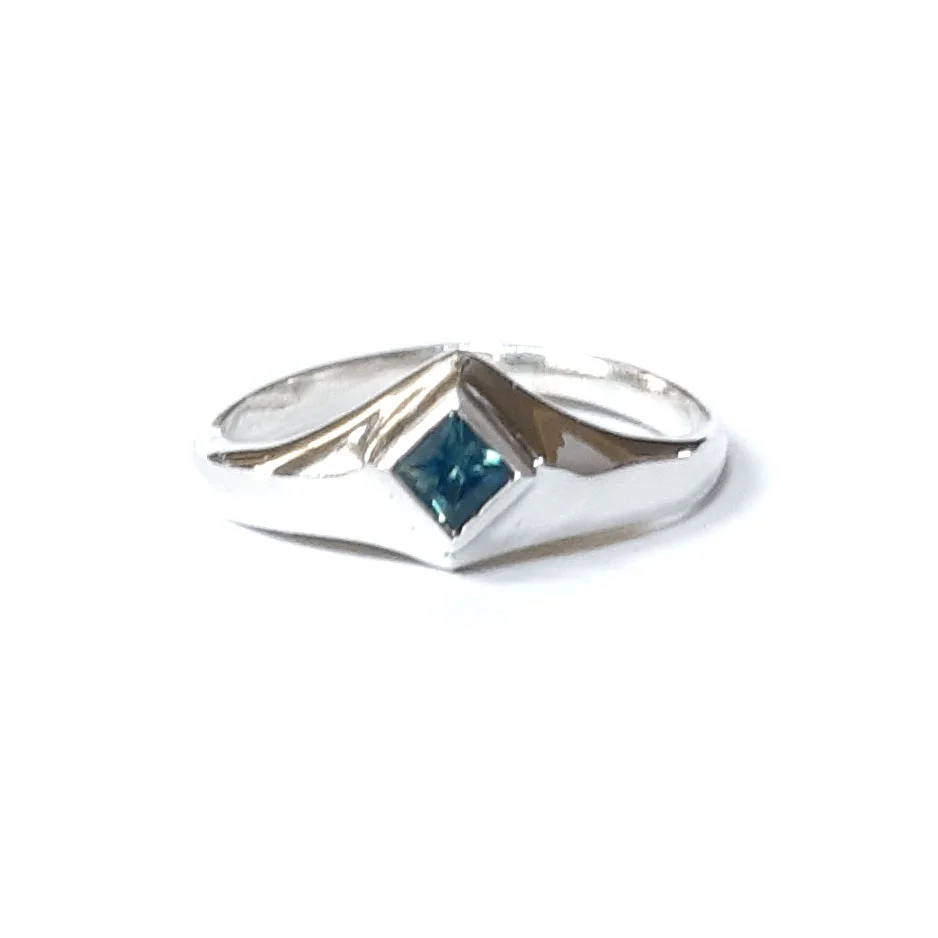 sapphire teal ring single.jpg