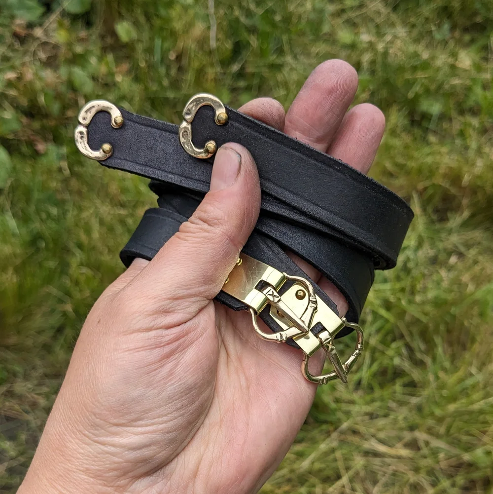 how to connect a garter belt Leather Ornate Dagger Garter Holster – Outcast Props