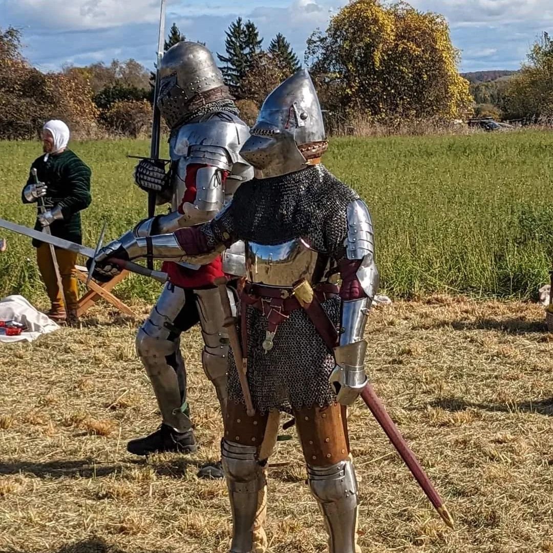 I had an amazing time teaching at Amici Armis this weekend and I am excited to be teaching an armour seminar this coming Saturday the 20th in Toronto. 
If you are an armoured fighter, this is a great chance to up your tactical game or, if you're alre