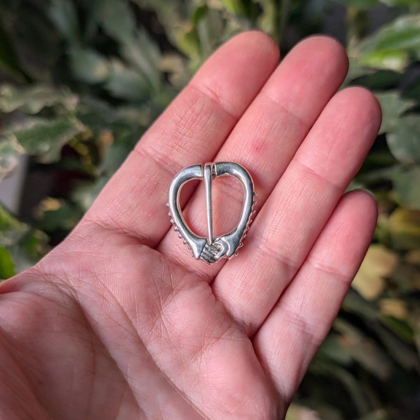 This adorable ring brooch is a medieval reproduction and one of my favs. Currently in stock in gold or silver plated bronze ready to ship out tomorrow! It's perfect for a medieval enthusiast and it looks great on historical gear and also on a modern 