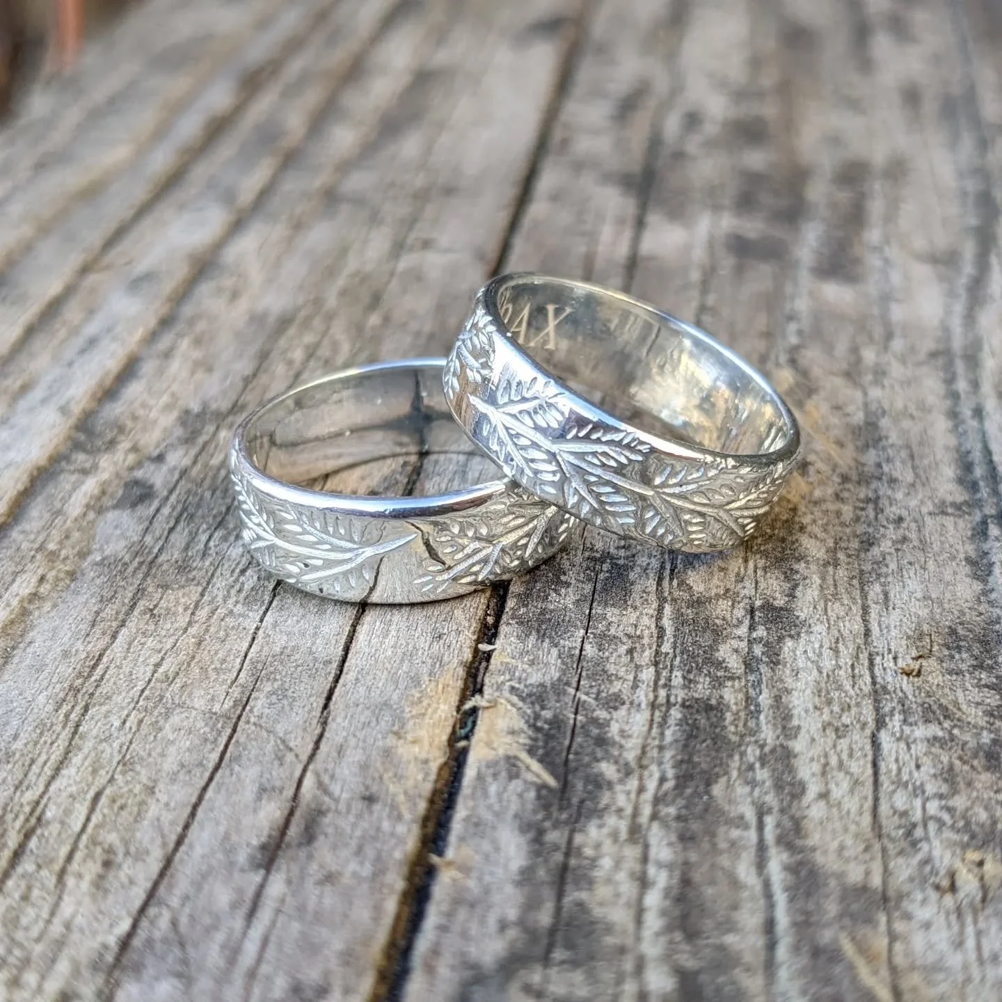 Throwback to these custom wedding bands I made for a couple 4 years ago. I love the motif in these ones. They are still happily wearing them! #customrings #handmaderings #weddingrings #alternativebride