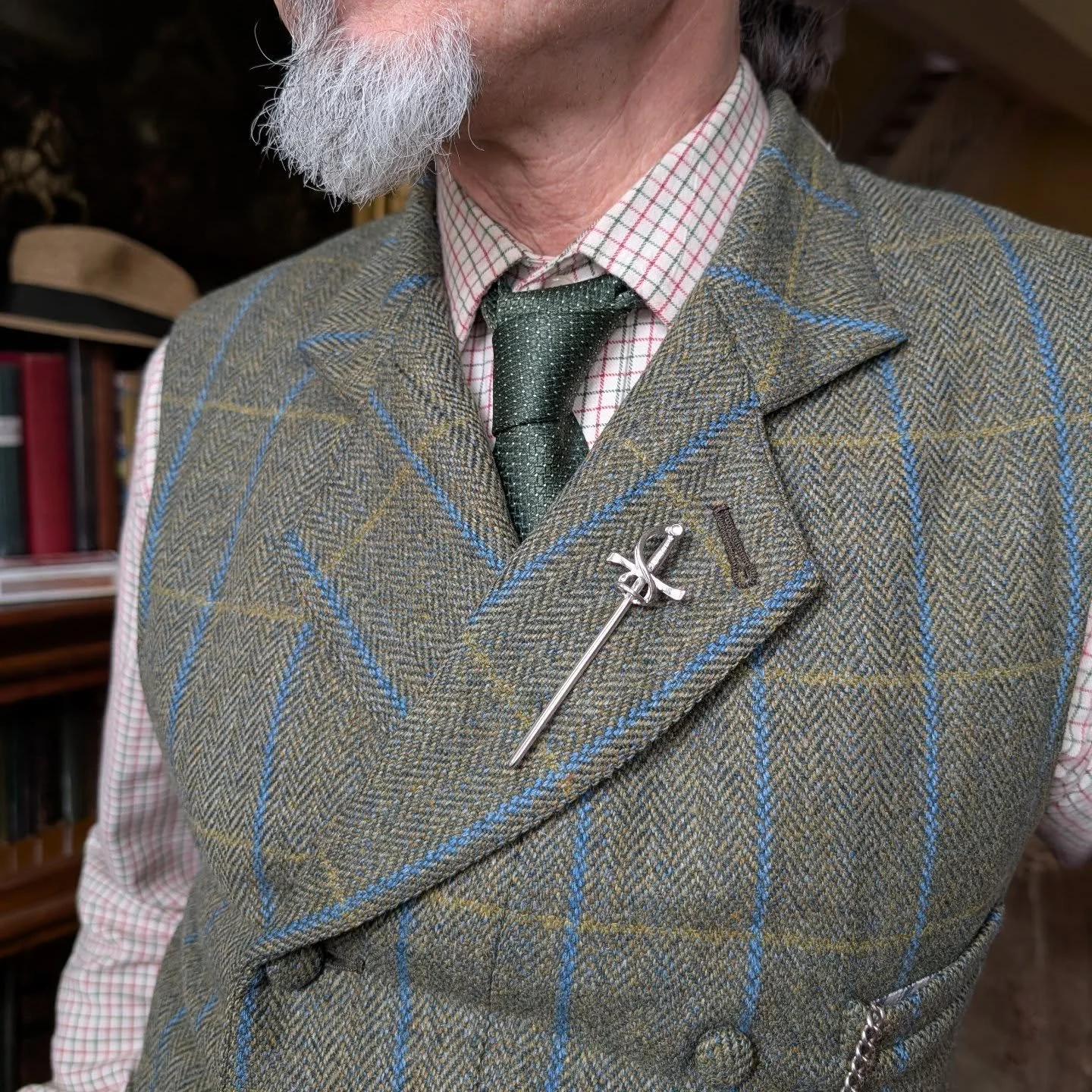 Stoked about this rapier brooch I just finished for a client. It's set with a little moonstone in the hilt. This little guy took me 7 hours and involved 10 different solder joints. So a really fun challenge over all! 
#custombrooch #swordbrooch #rapi