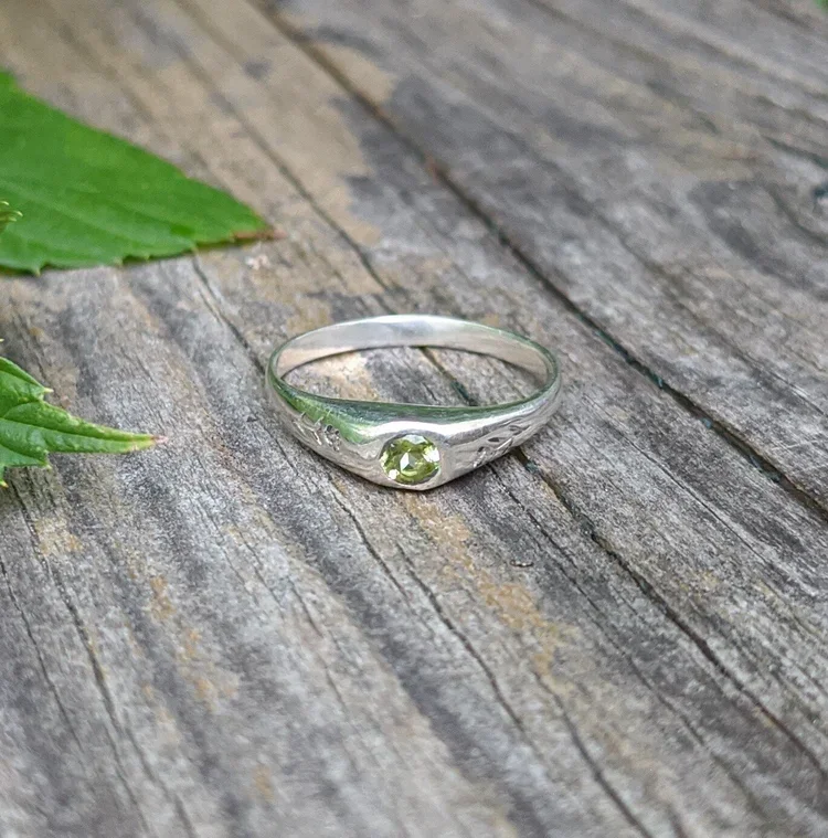 stirrup ring photo 1.webp