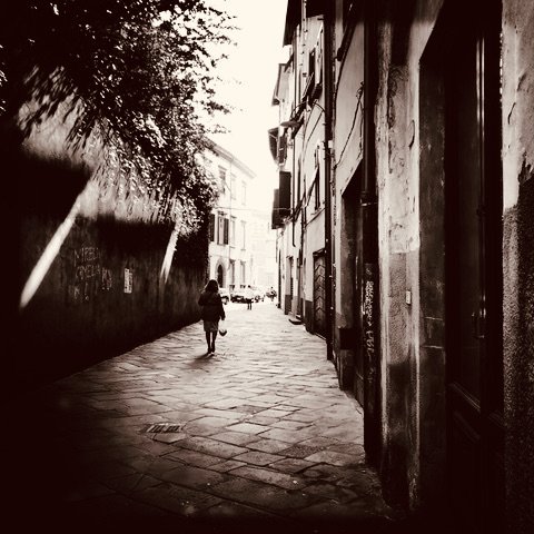 walking in Lucca, 2016, 10x10