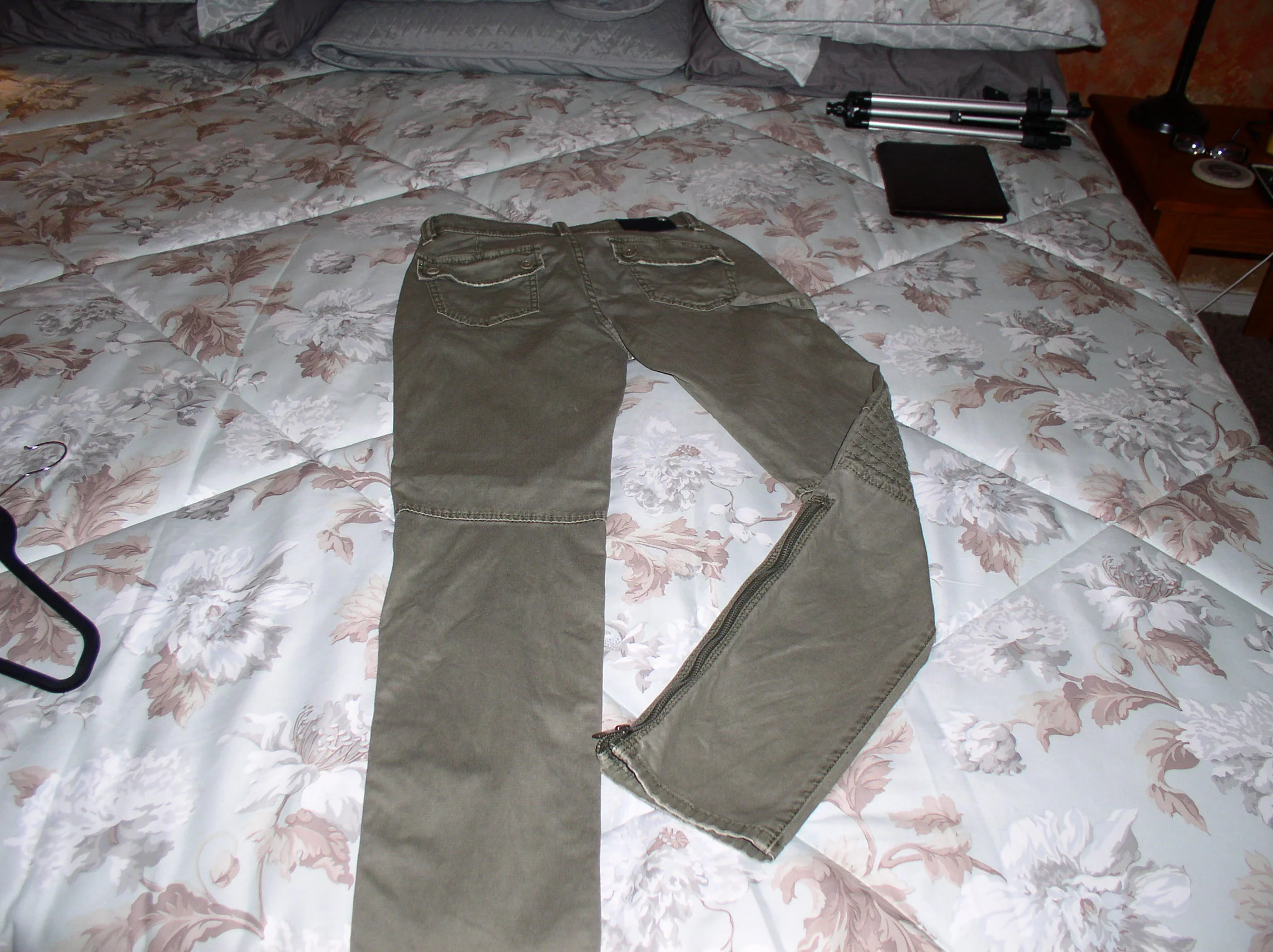 Olive BCBG Cargo pants back