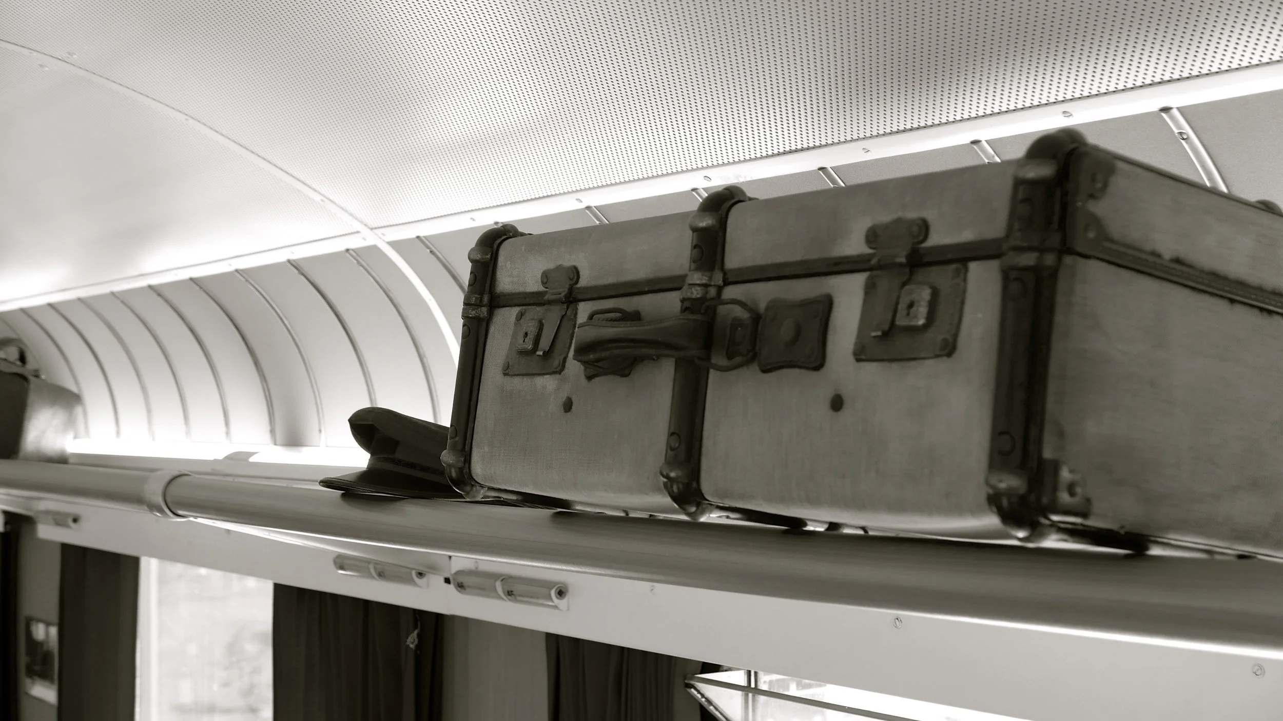 Maleta Diferentes trenes 31