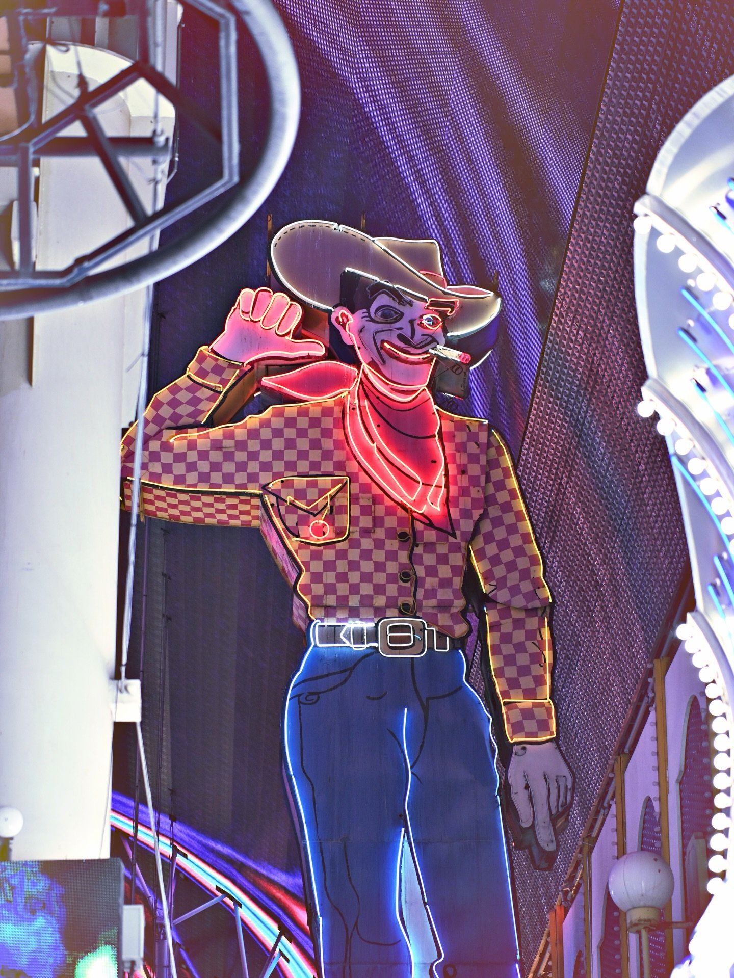 las vegas
no better place to confirm the pulse of america
i&rsquo;d confide to you that said pulse feels faint