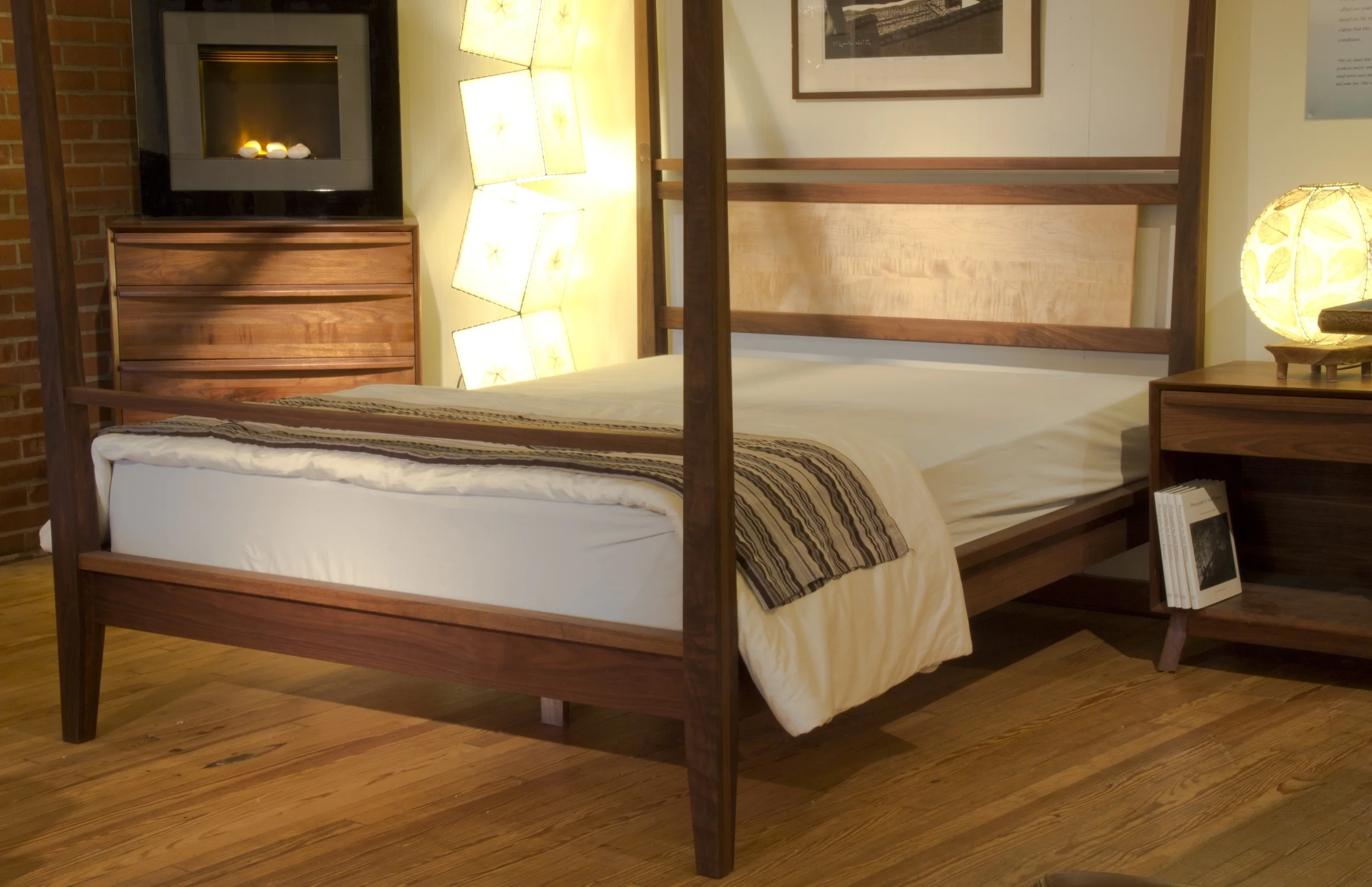 platform_bed_solid_wood.jpg