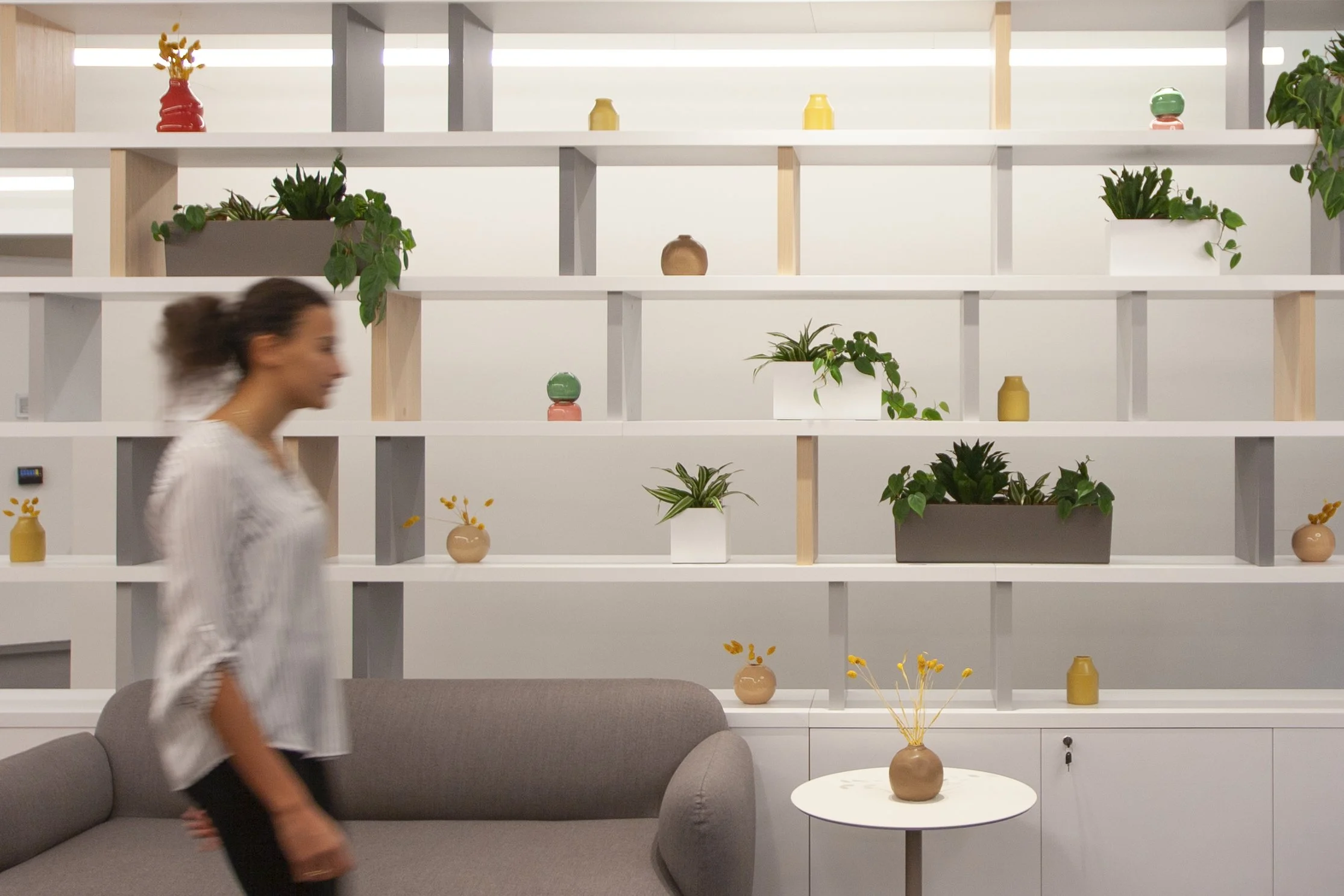 RKTTS progetto armadiatura a giorno nella reception COVIVIO Milano