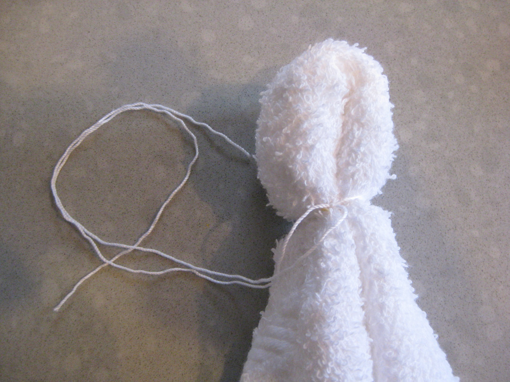 Step 3. Tie the cloth