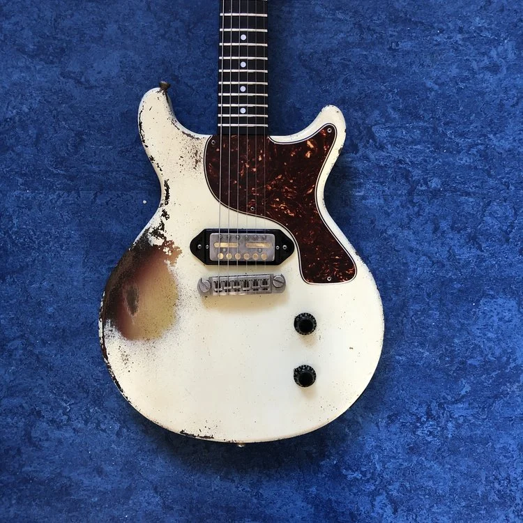 thunders-guitar-body.jpg