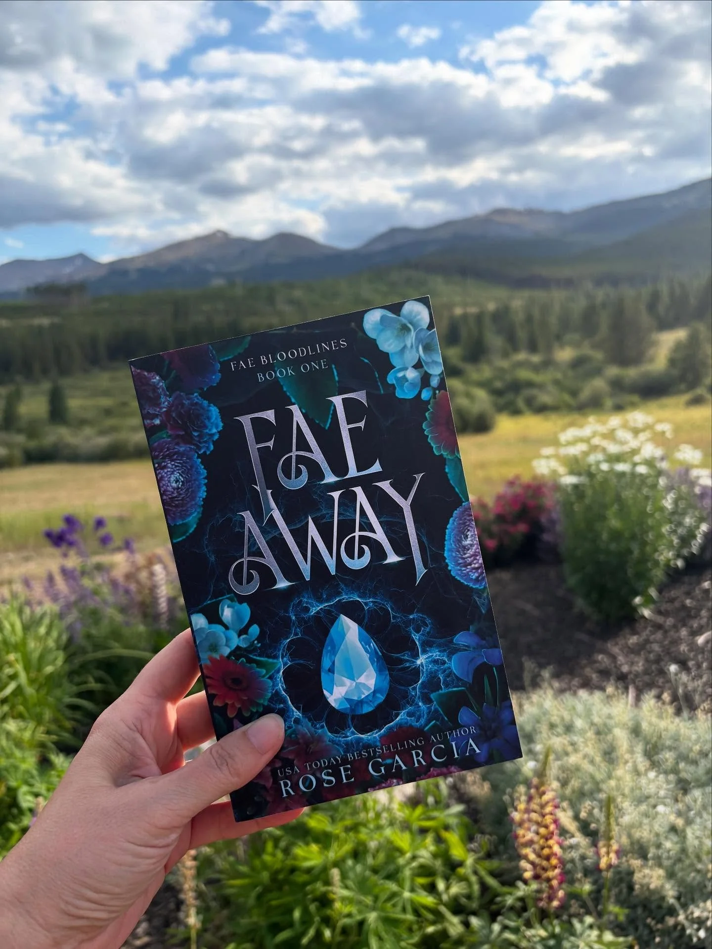The Colorado hills are alive with the sounds of Fae Away!! 

Having such a wonderful time at my writer&rsquo;s retreat with the bestest friends, the most glorious views, and delicious  food!! 

#faeaway #authorslife #romantasy #portalfantasy