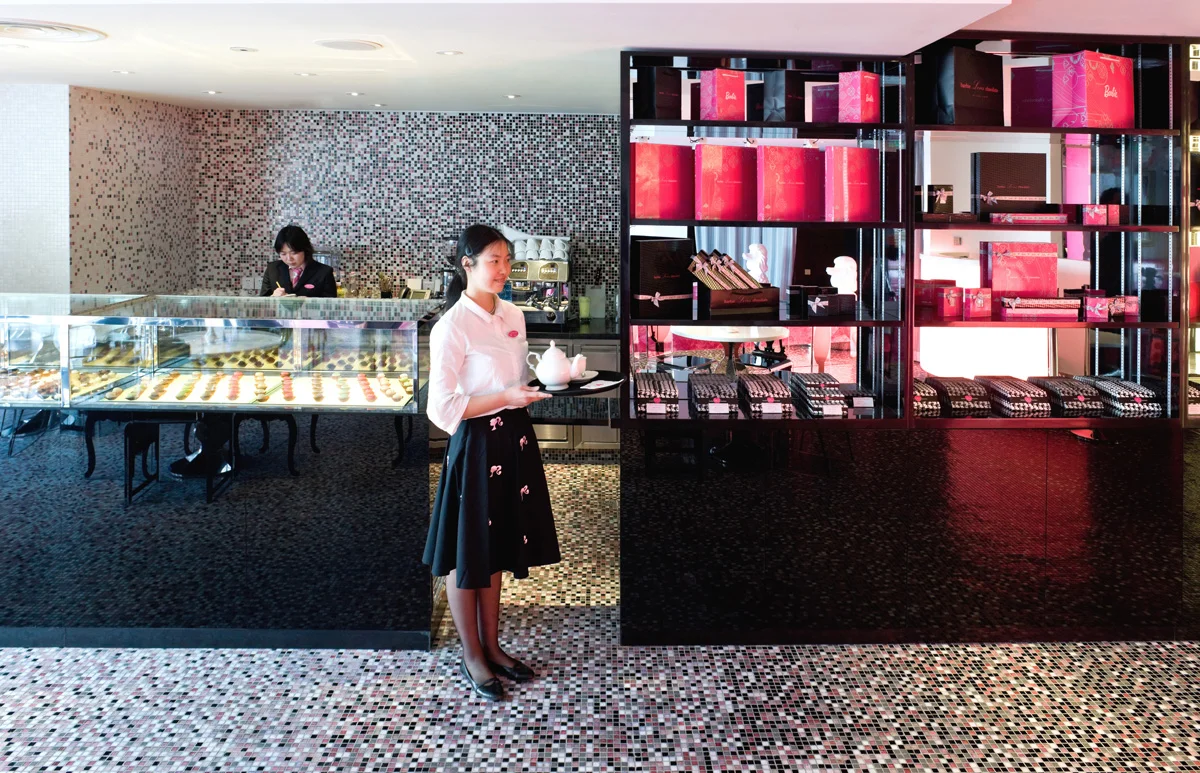 Barbie cafe 06.jpg