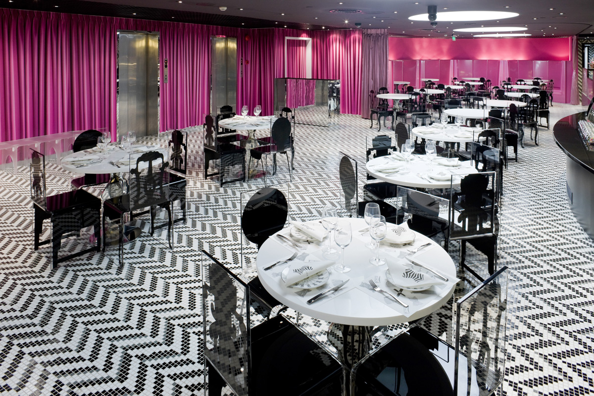 Barbie cafe 04.jpg