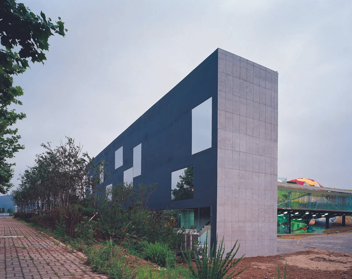 Art warehouse-02.jpg