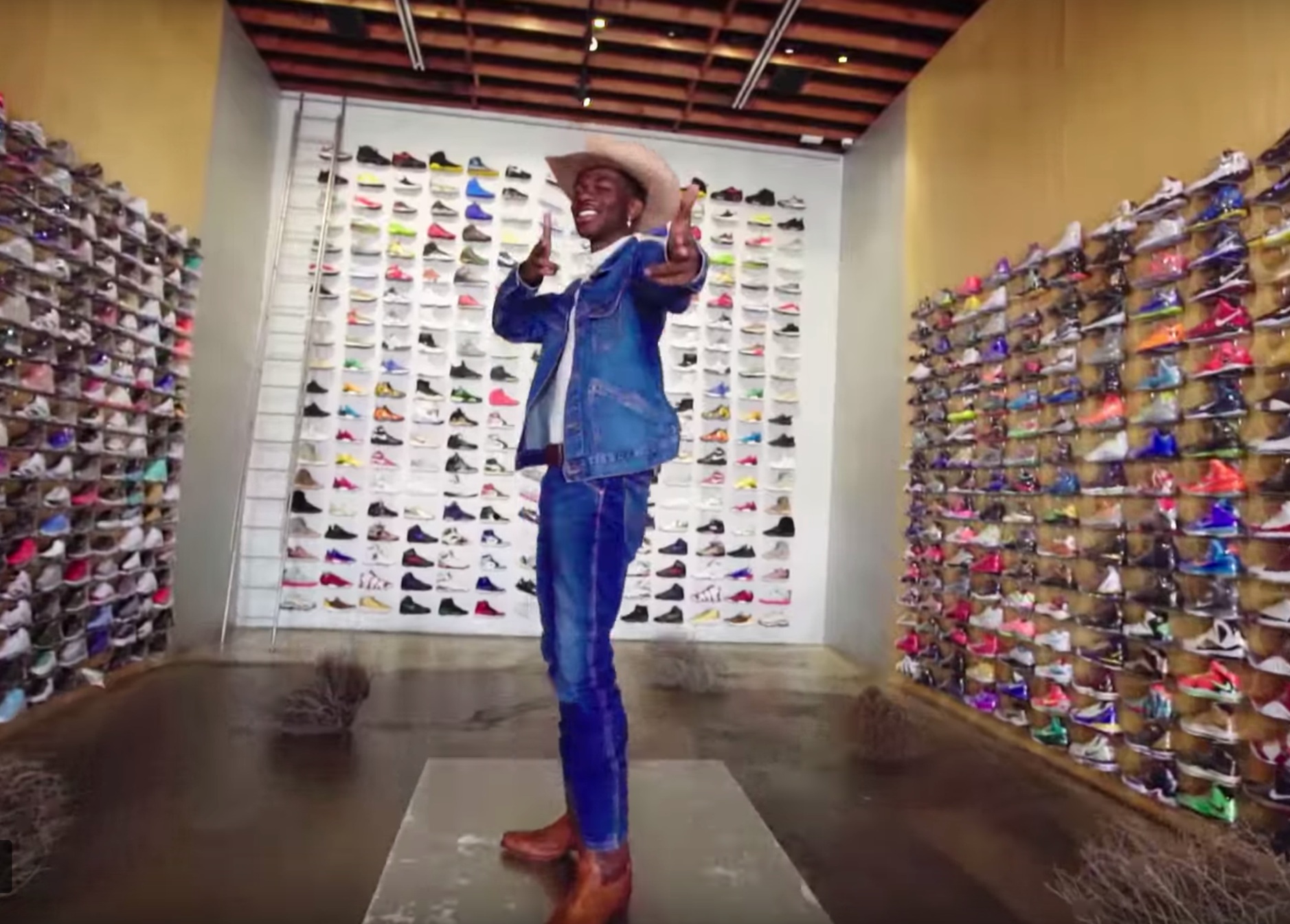 LIL NAS X VISITS FLIGHT CLUB LA