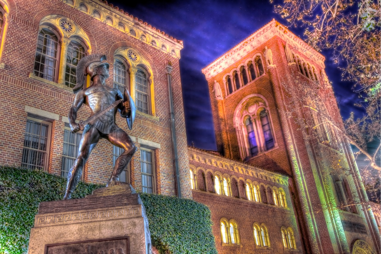 Tommy Trojan at Night.jpg