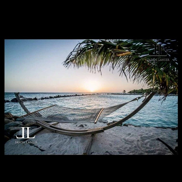 This belongs in a #travelbrochure for #Aruba. This was taken at my wedding for Jose and Lisa earlier this month. I had such a great time and I love how relaxing this picture makes me feel....:)