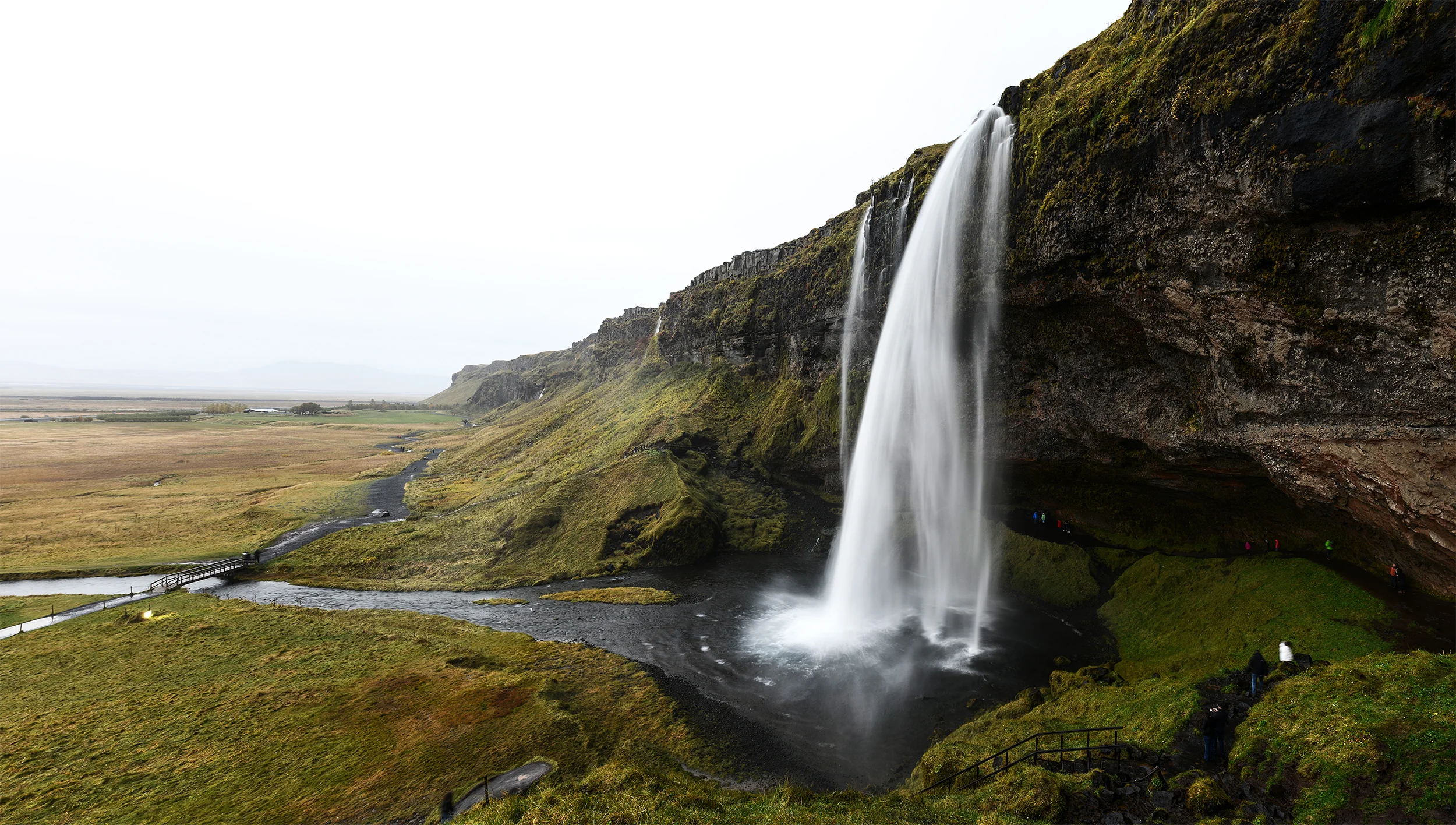 Seljalandsfoss Waterfall_02.jpg