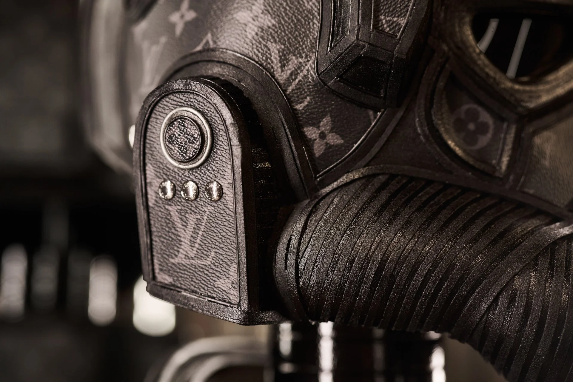 K_Devon_His_Details_JH505593.jpg