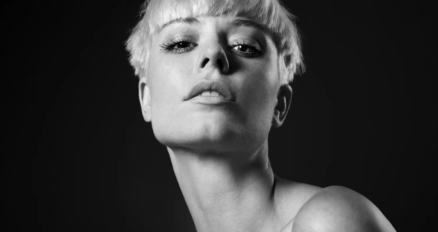 hotblonelm2.jpg