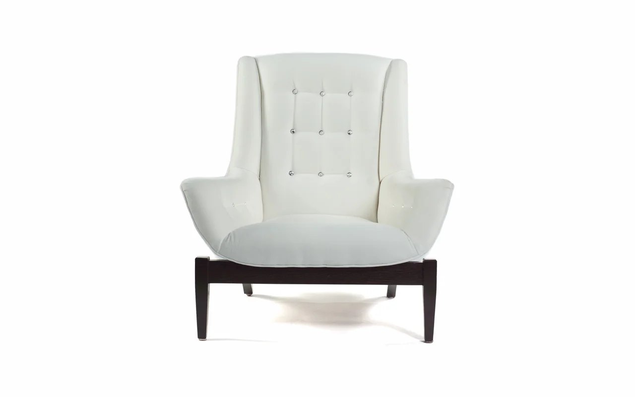 avenue chair front.jpg
