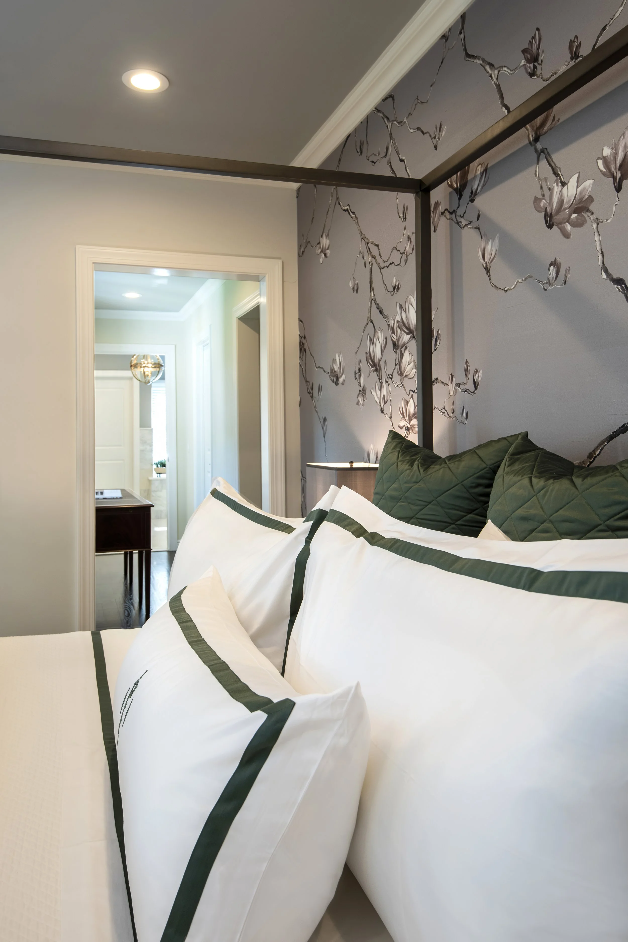 07_Private Res_NJ_Bedroom_Pillows.jpg