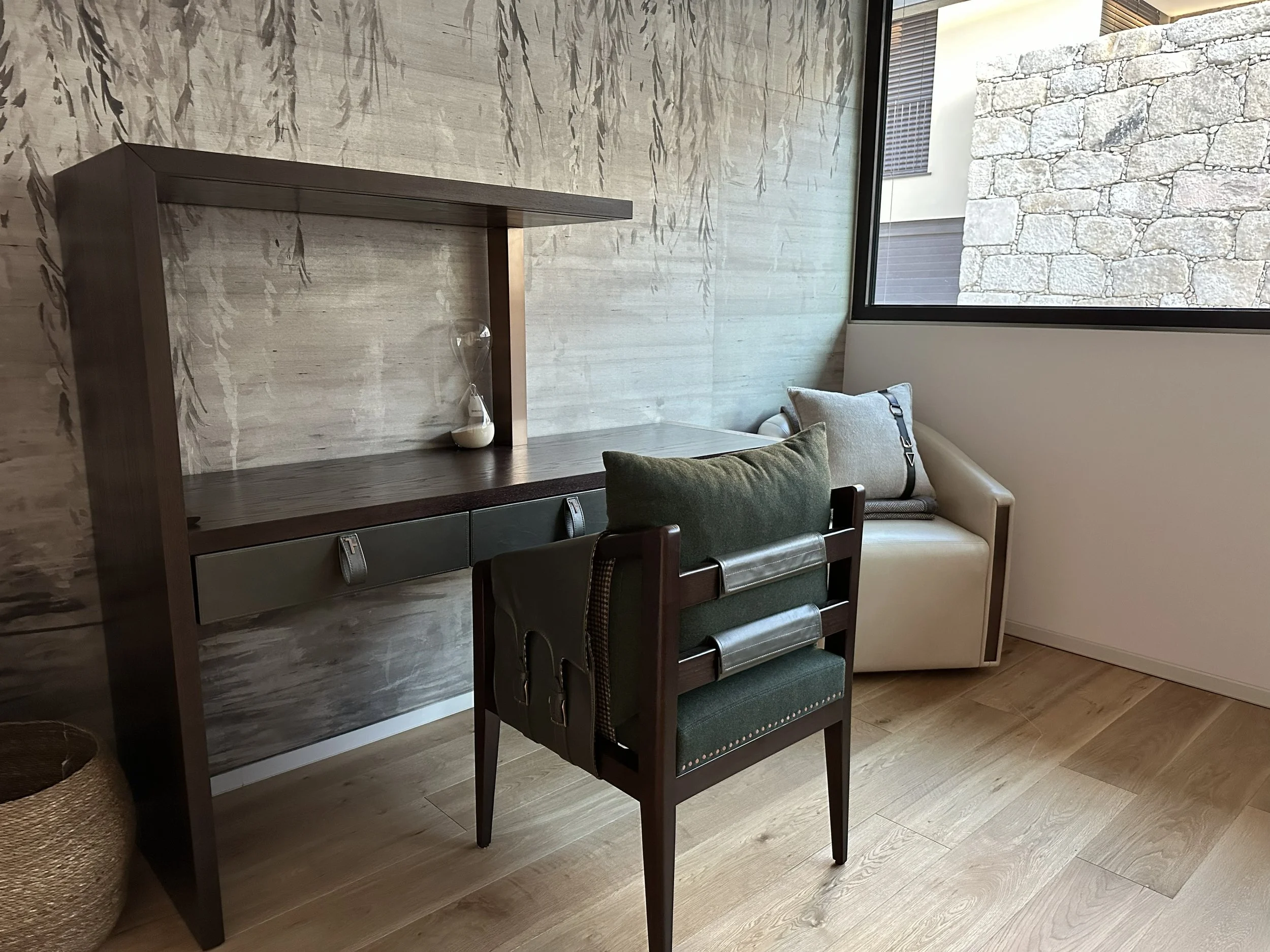 Private Res_Portugal_desk and chair.jpg