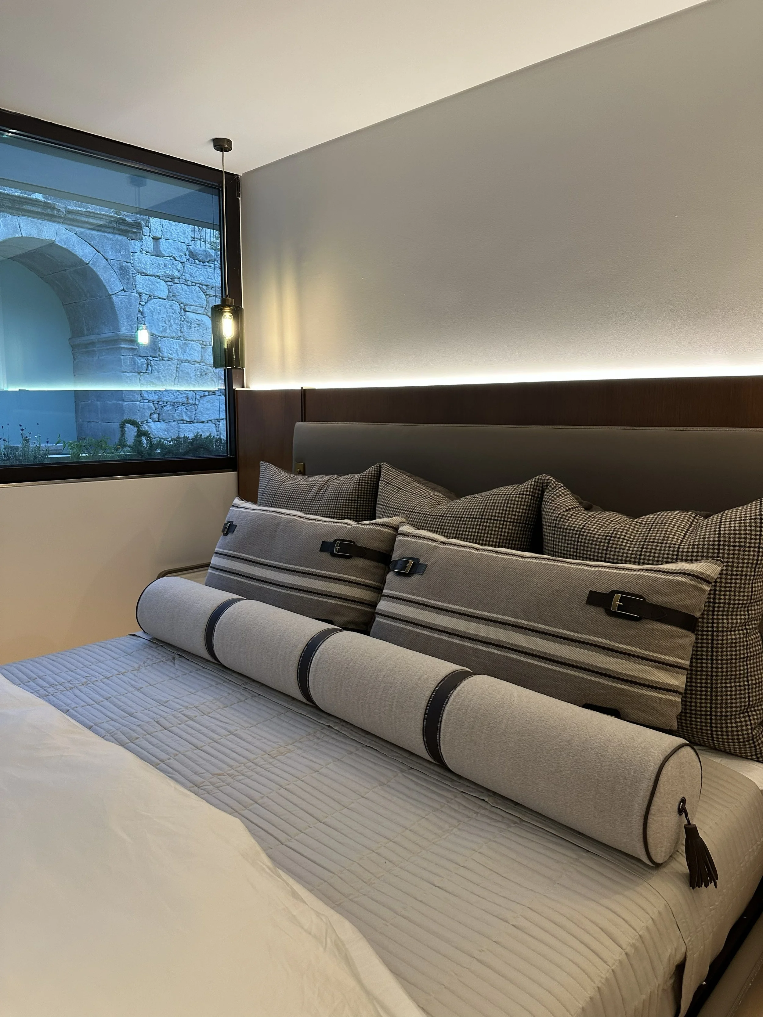 Private Res_Portugal_bed_window.jpg