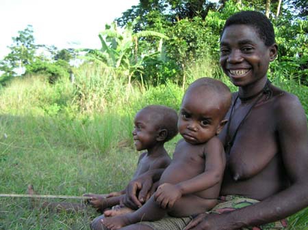 DR_Congo_pygmy_family