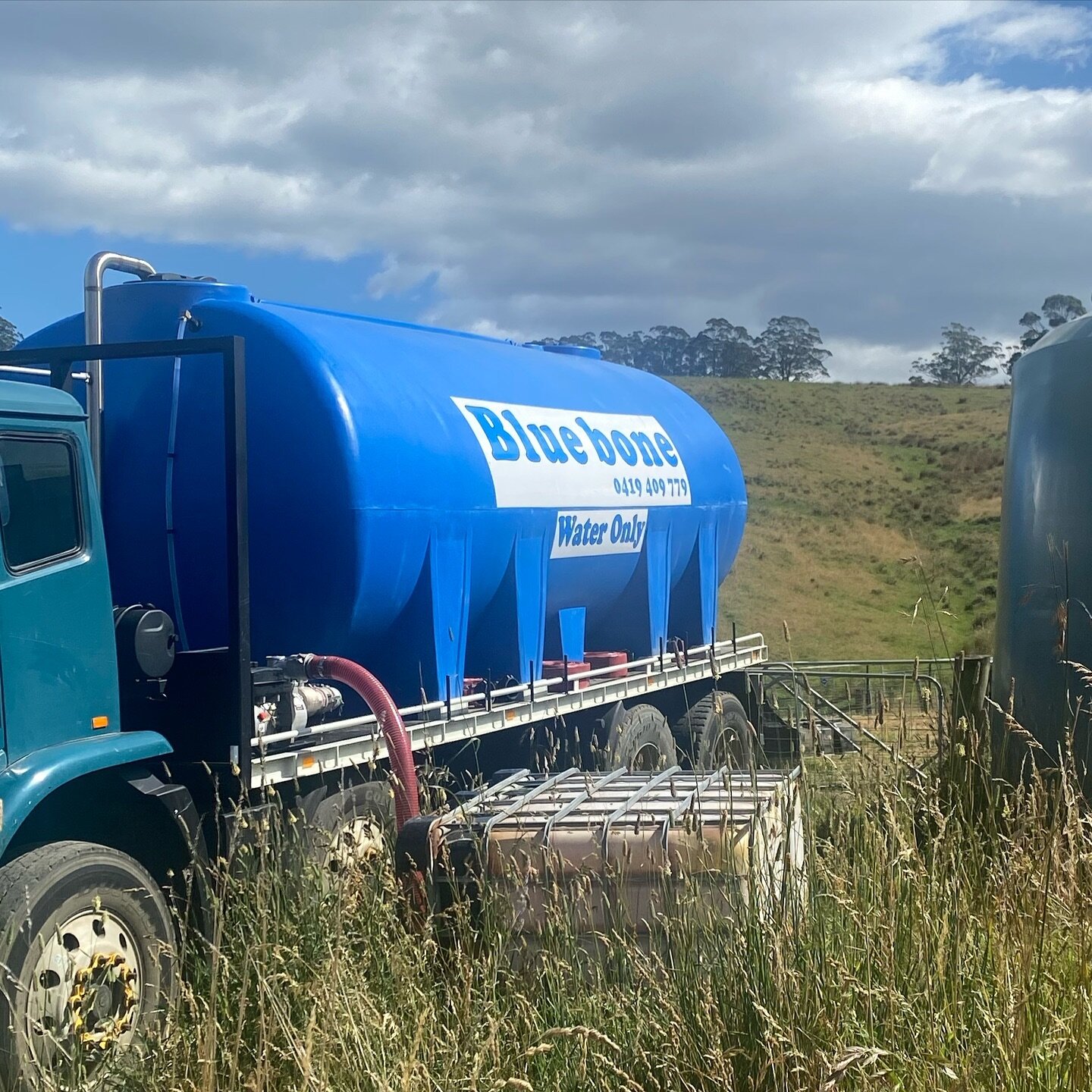 Thank goodness for Richard and his team at Bluebone&hellip; it&rsquo;s been a crap week here, but very grateful for these guys. The cow from the dam died, followed by a calving disaster in another cow, and then that night, the bloody cows knocked the