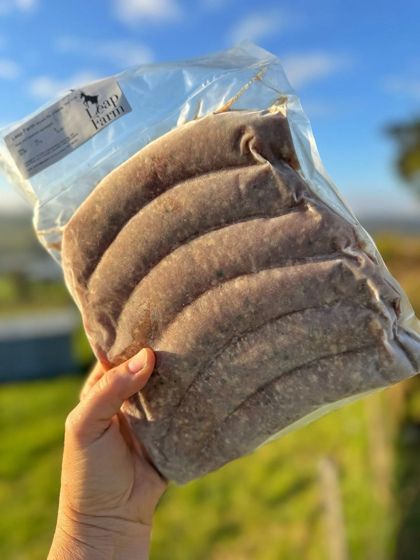 GOAT SNAGS ARE BACK!! 

This Sunday we&rsquo;re at the @breamcreekfarmersmarket and we have our delicious goat, beetroot and herb sausages back in stock. 

We will also have:
🐐Goat meat (roasts, shanks, neck rosettes, backstrap, eye fillet, curry c