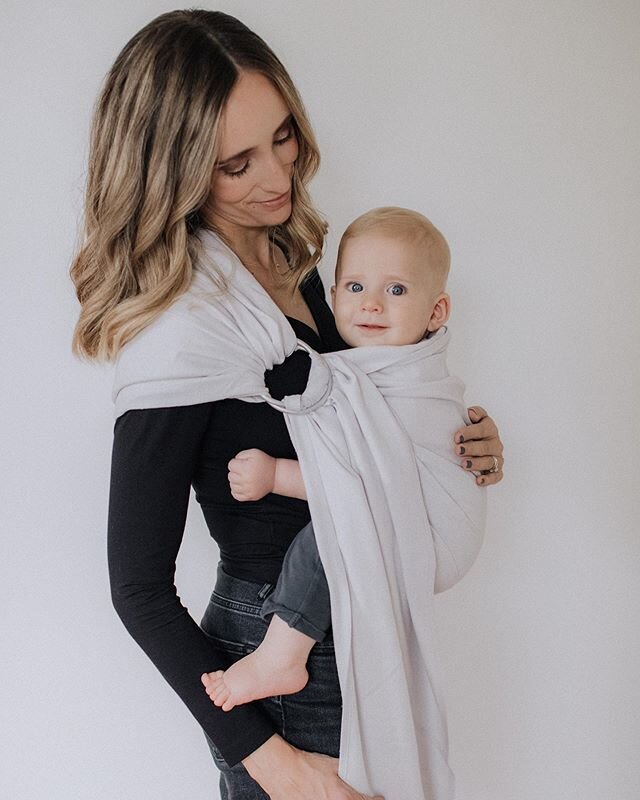 Where did my baby go!? 😭
From late last year when we did a photoshoot with @heirloomcarrier.
These days Eitan won&rsquo;t last longer than two seconds in a carrier.... &lsquo;places to go, people to see ma!&rsquo; 🏃🏼
#motherhoodmoments #mybabysgro