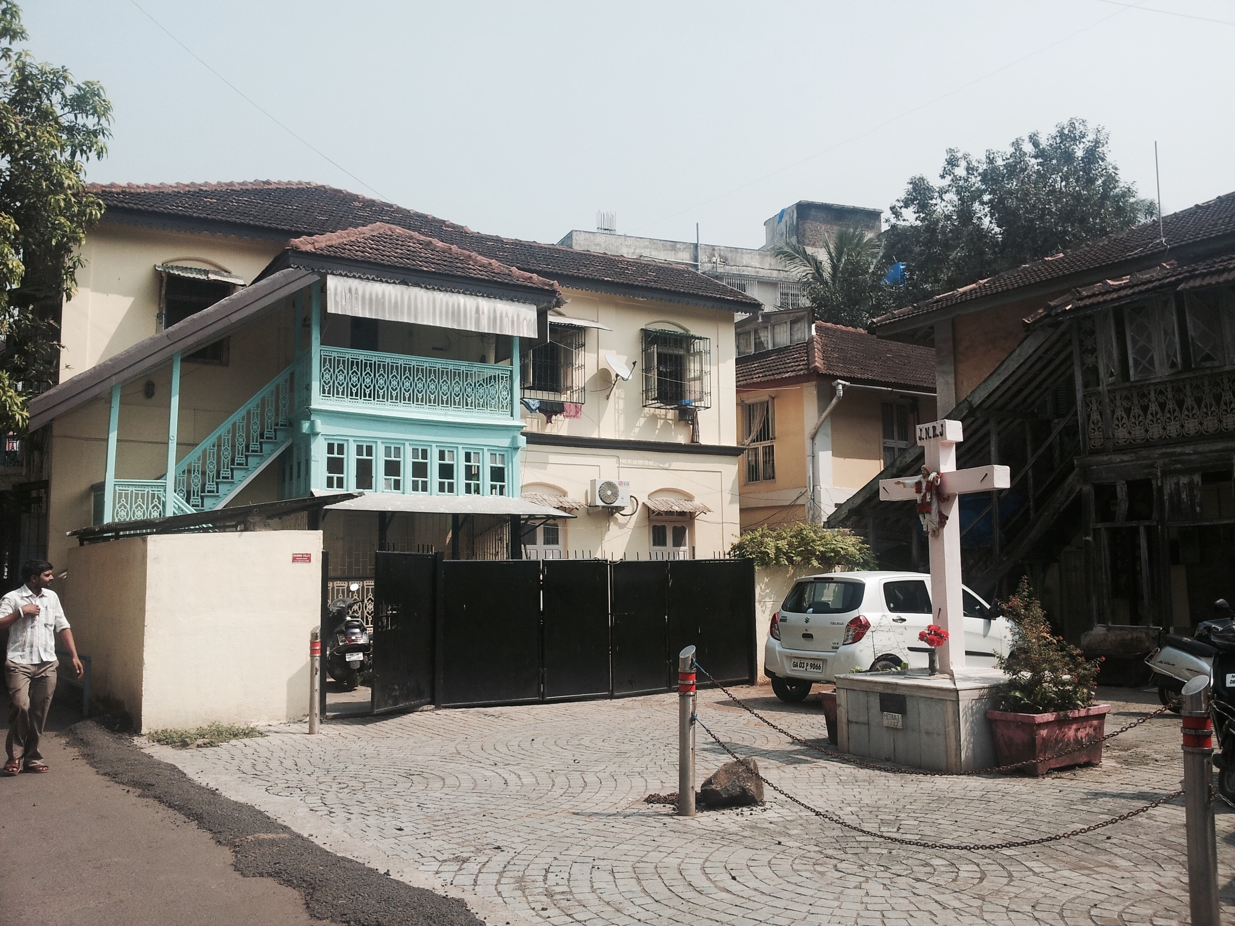Ranwar Village : A quaint village in Bandra that remains untouched by the glass and steel edifice of "developing" Mumbai. 