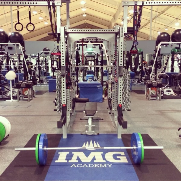 Helt själv i gymmet efter stängning... Det fanns några stänger att välja på!