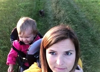 På med bäbisryggan och ut i skogen!